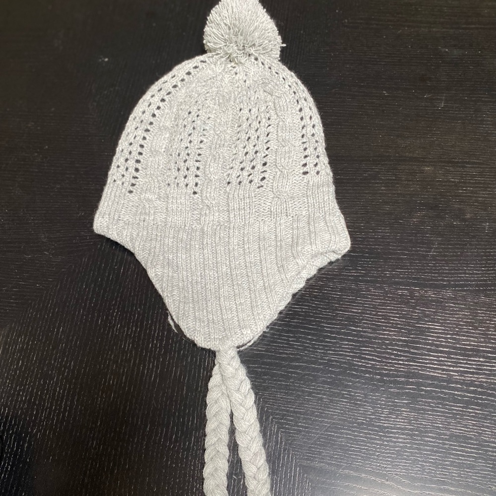 Light gray cap